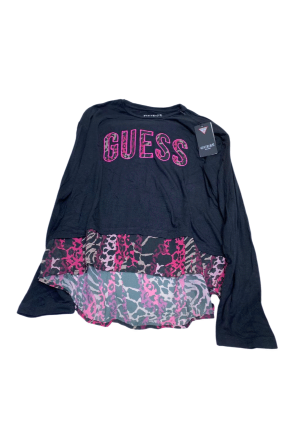 Camisa Negra con Bordes de Animal Print Nueva,Medidas 37cm de nacho y 51cm de largo, Marca GUESS, Talla 10