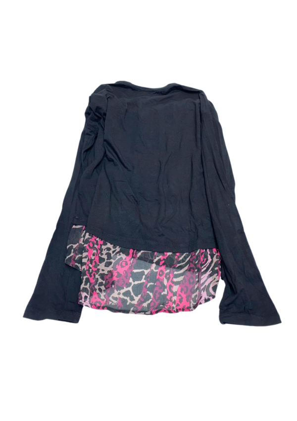 Camisa Negra con Bordes de Animal Print Nueva,Medidas 37cm de nacho y 51cm de largo, Marca GUESS, Talla 10 - Imagen 2