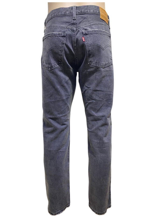 Pantalón Negro ,Medidas 40cm de ancho y 101cm de largo, Marca LEVIS, Talla W30 L31 - Imagen 2