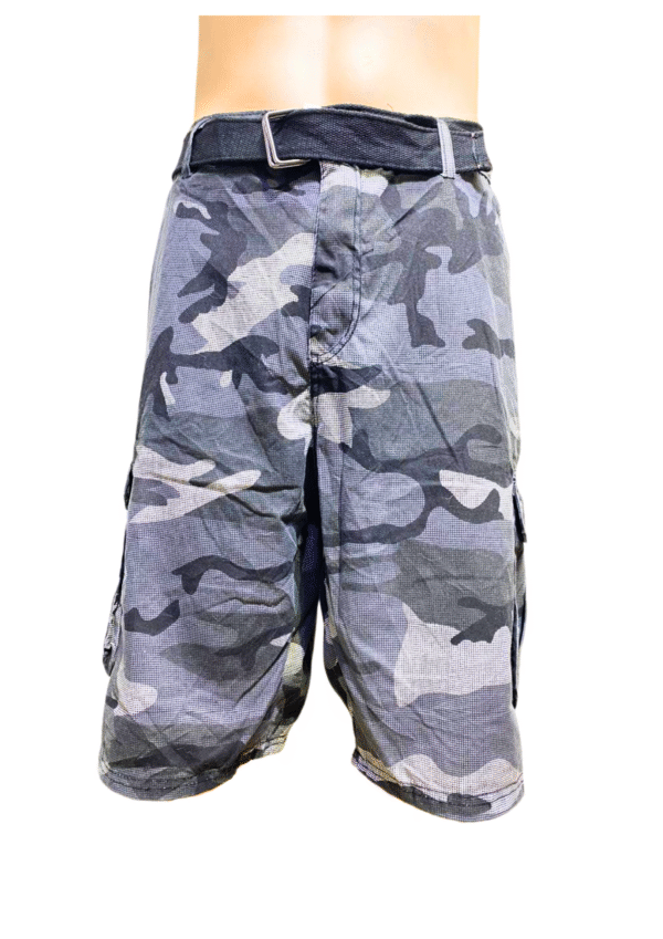 Short Camuflaje Estilo  Comando ,Medidas 52cm de ancho y 62cm de largo, Marca BLUE GEAR, Talla 40