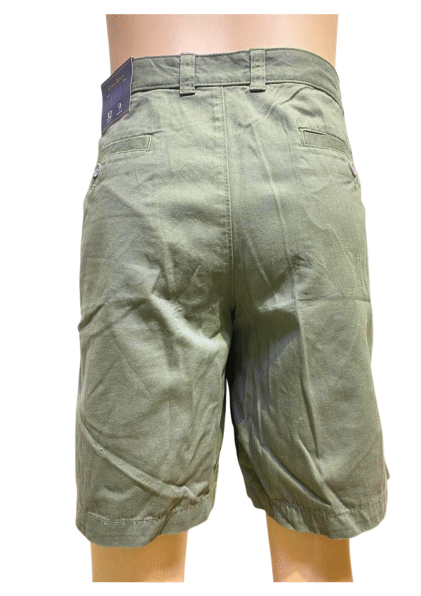 Short Verde Nuevo ,Medidas 43cm de ancho y 49cm de largo ,CLUB ROOM ,Talla 32 - Imagen 2