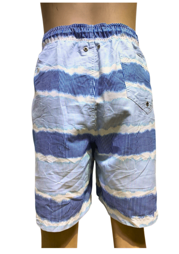 Short Celeste con Blanco ,Medidas 47cm de ancho y 52cm de largo ,LANDS" END ,Talla L - Imagen 2