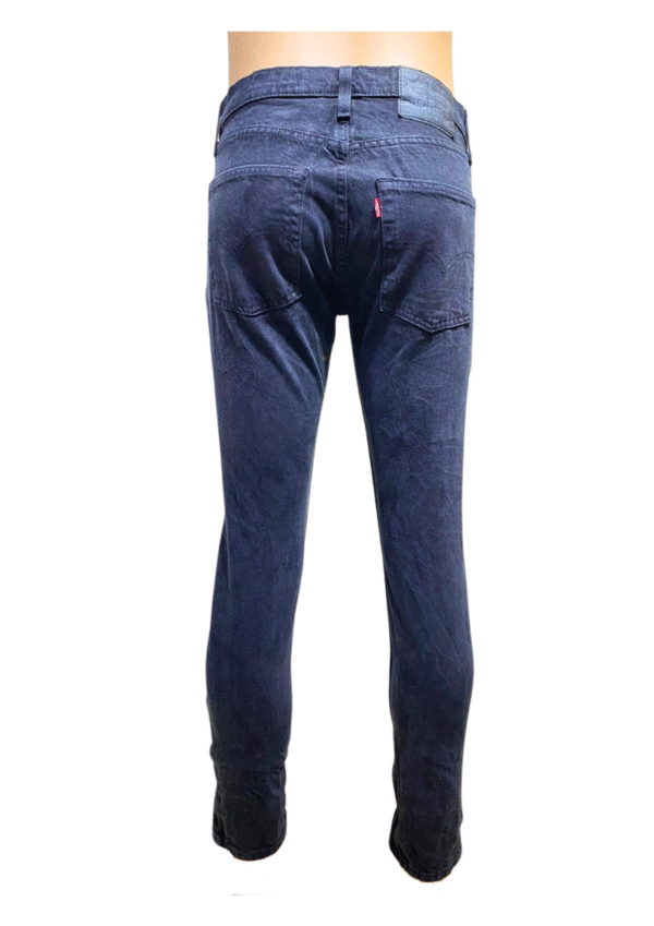 Pantalón Negro ,Medidas 39cm de ancho y 59cm de largo, Marca LEVIS, Talla W30 L30 - Imagen 2