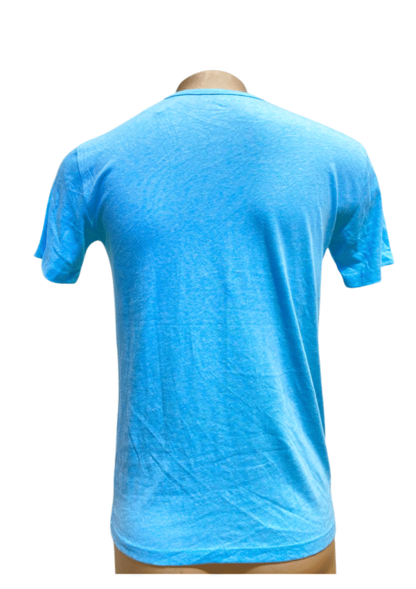 Camisa Celeste con Palmeras Nueva ,Medidas 45cm de ancho y 68cm de largo, Marca CREWCUTS, Talla XL(12-14) - Imagen 2