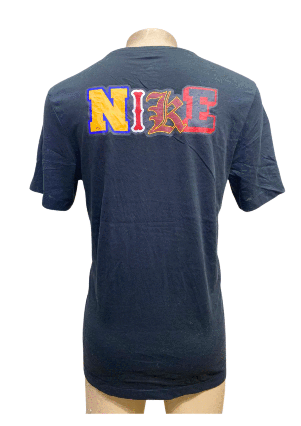 Camisa Negra Nueva ,Medidas 56cm de ancho y 74cm de largo, Marca NIKE, Talla M - Imagen 2