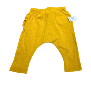 Pantalón Amarillo Nuevo ,Medidas 18cm de ancho y 33cm de largo, Marca JESSICA SIMPSON, Talla 3/6M