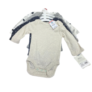 Set de 4 Mamelucos Nuevo ,Medidas 20cm de ancho y 39cm de largo, Marca CLOUD ISLAND, Talla 3-6M