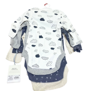 Set de 4 Mamelucos Nuevo ,Medidas 20cm de ancho y 39cm de largo, Marca CLOUD ISLAND, Talla 3-6M