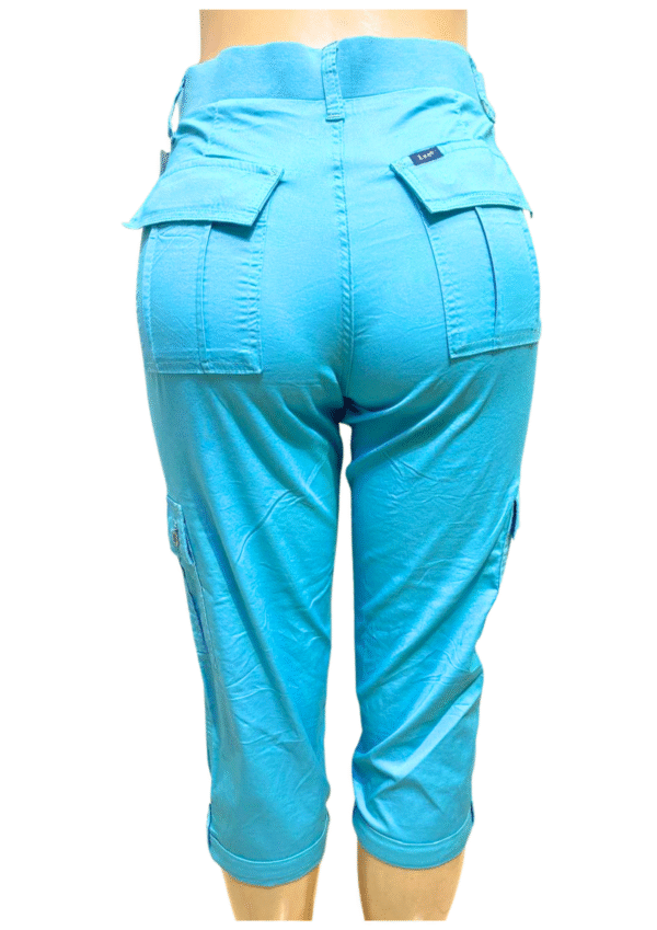 Pantalón Celeste Casual, Nueva, medidas 36cm de ancho y 76cm de largo, Marca LEE, Talla 2 - Imagen 2