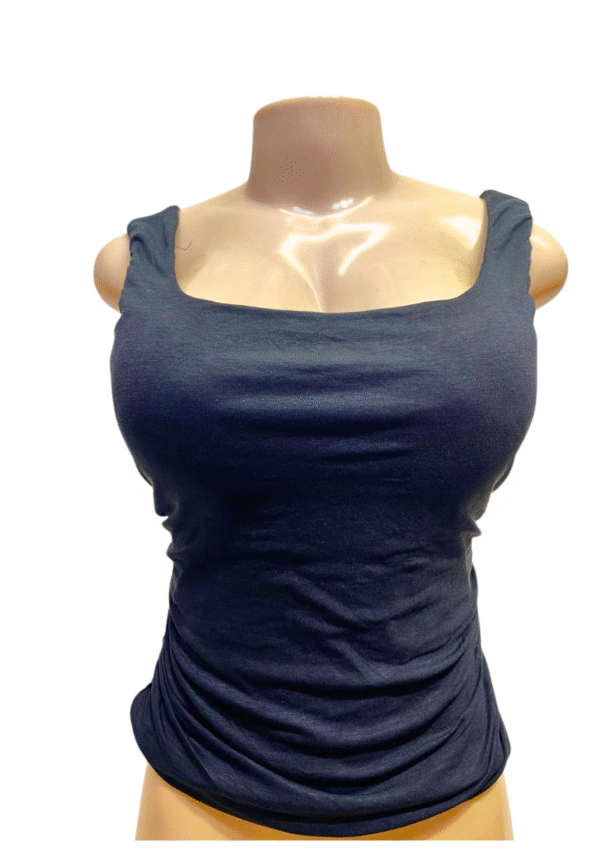Blusa Negra sin Mangas,Nueva,Medidas  39cm de ancho y 50cm de largo, Marca OGL, Talla L