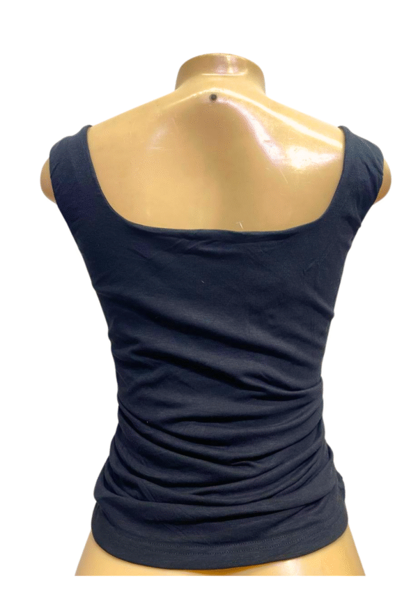 Blusa Negra sin Mangas,Nueva,Medidas  39cm de ancho y 50cm de largo, Marca OGL, Talla L - Imagen 2