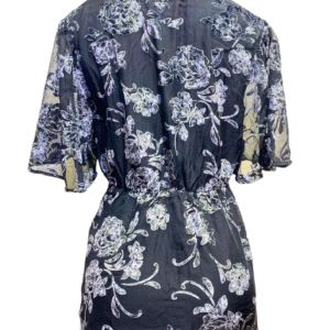 Blusa Negra con Flores, Nueva, Medidas 47cm de ancho y 74cm de largo, Marca TORRID, Talla 1