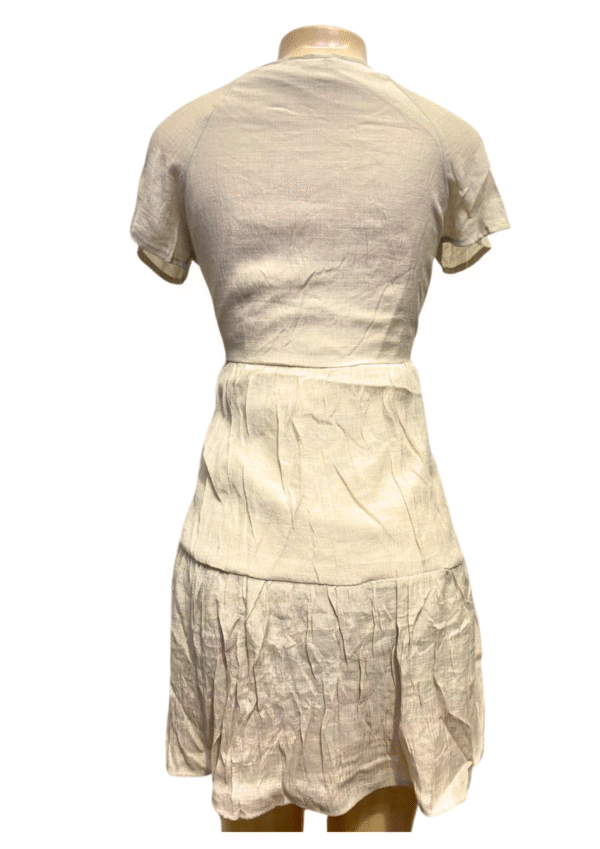 Vestido Beige ,Medidas 41cm de ancho y 91cm de largo, Marca INDIGO ROSE, Talla S - Imagen 2