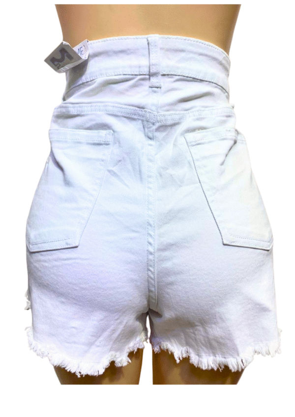 Short Blanco, Nuevo, Medidas 46cm de ancho y 34cm de largo, Marca TIME AND TRUE, Talla 18 - Imagen 2
