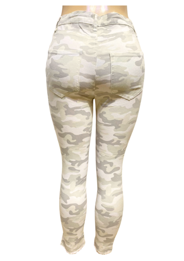 Pantalón Estilo Camuflaje, Nuevo, Medidas 36cm de ancho y 94cm de largo, Marca MUDPLE, Talla S - Imagen 2