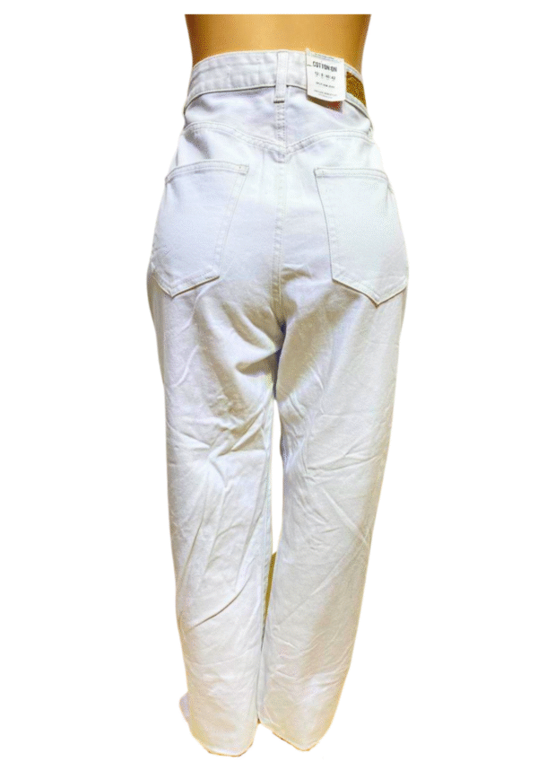 Pantalón Blanco ,Nuevo ,Medidas 43cm de ancho y 102cm de largo, Marca COTTON:ON, Talla 8T - Imagen 2