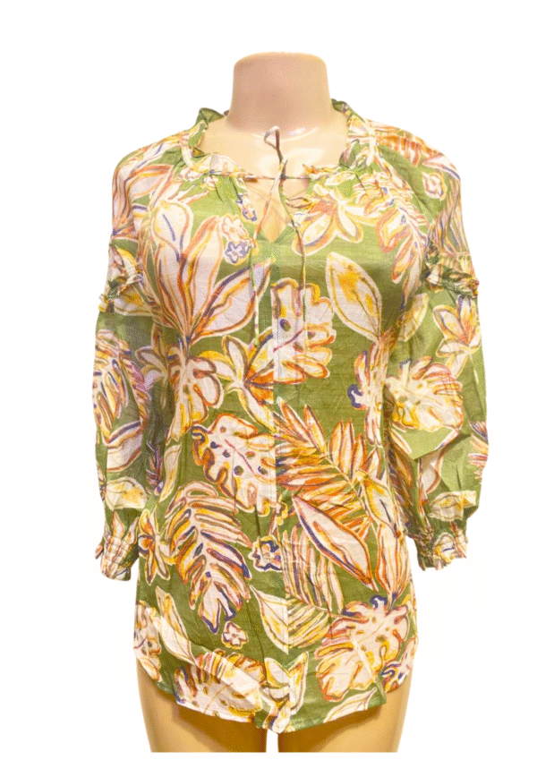 Blusa con Flores, Medidas 57cm de ancho y 68cm de largo, Marca ZAC & RACHEL, Talla XL