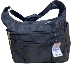 Cartera  negra cruzada multifuncional , Medidas 36cm de ancho y 46cm de largo