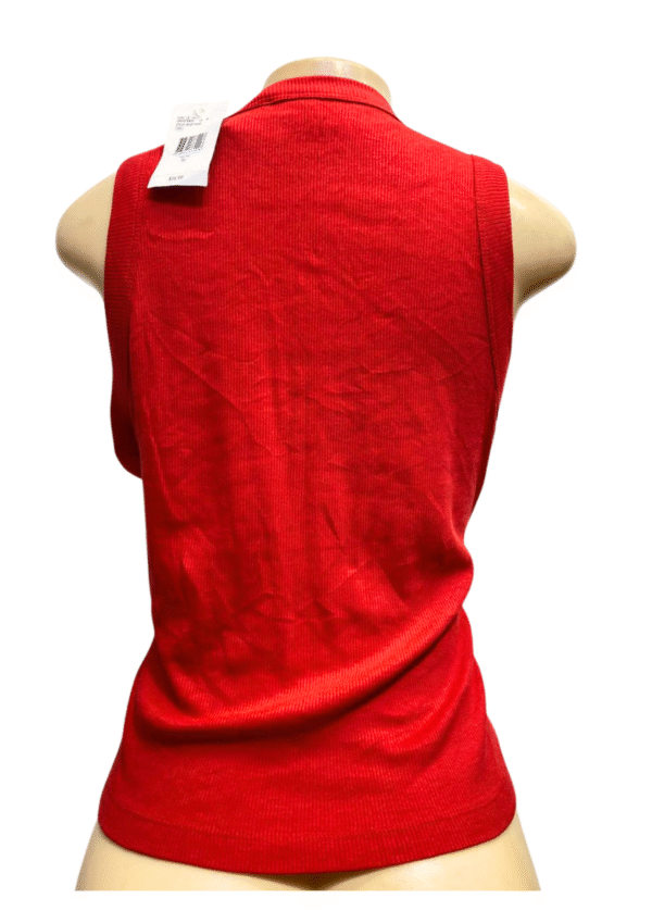 Blusa Roja sin Mangas, Nuevo, Medidas 51cm de ancho y 56cm de largo, Marca GUESS, Talla XL - Imagen 2