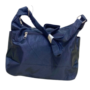 Cartera  negra cruzada multifuncional , Medidas 36cm de ancho y 46cm de largo