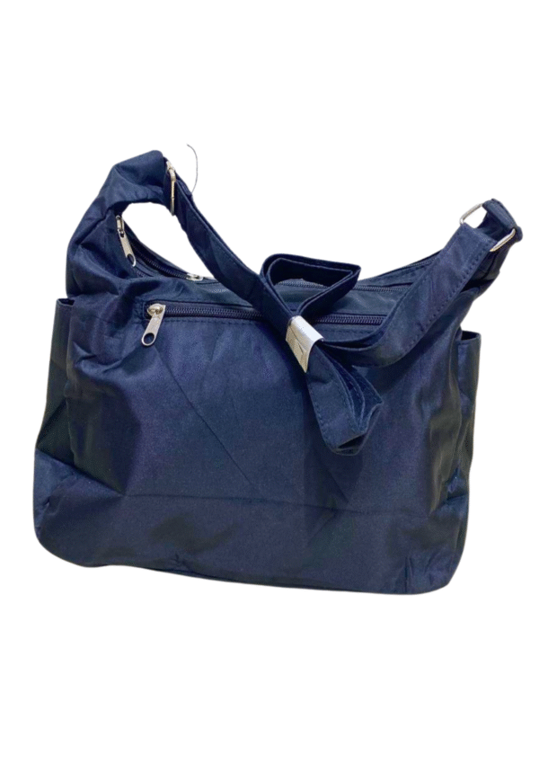 Cartera  negra cruzada multifuncional , Medidas 36cm de ancho y 46cm de largo - Imagen 2