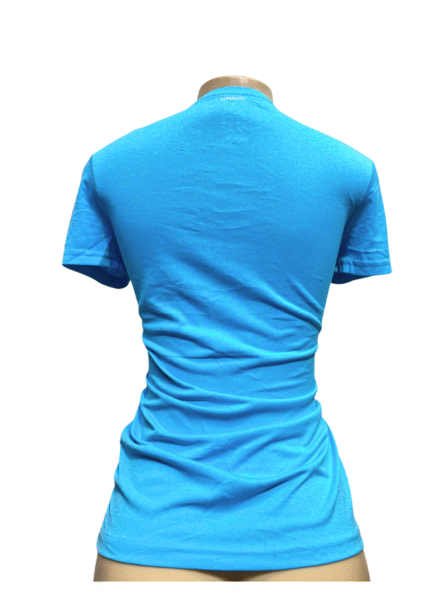 Blusa Celeste Deportiva, Medidas 41cm de ancho y 60cm de largo, Marca ADIDAS, Talla M - Imagen 2