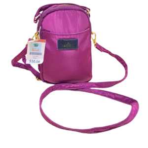 Crossbody morado de kedzil, Medidas 16cm de ancho y 22cm de largo