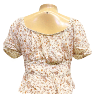 Blusa con Flores, Nueva, Medidas 35cm de ancho y 45cm de largo, Marca NOBO, Talla M(7-9)