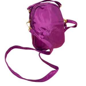 Crossbody morado de kedzil, Medidas 16cm de ancho y 22cm de largo