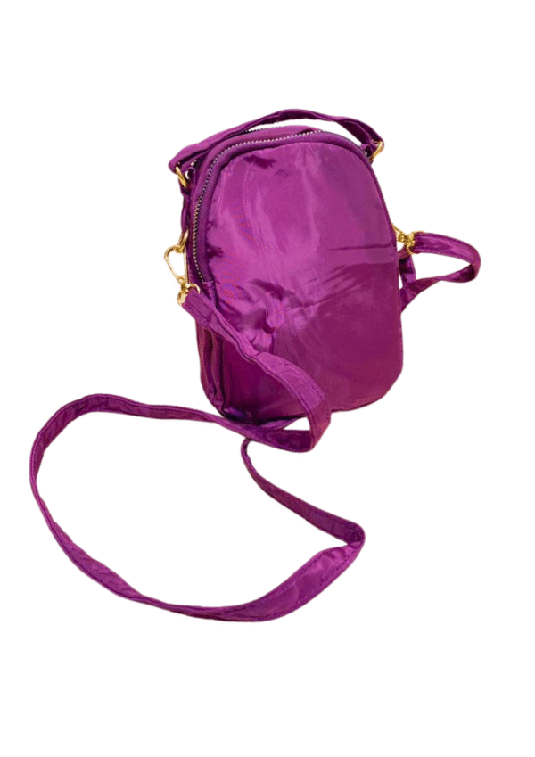 Crossbody morado de kedzil, Medidas 16cm de ancho y 22cm de largo - Imagen 2