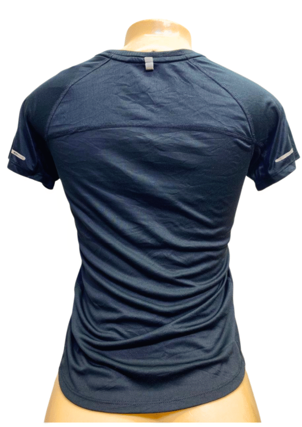 Blusa Deportiva Negra, Medidas 42cm de ancho y 58cm de largo, Marca DRI-FIT, Talla L - Imagen 2