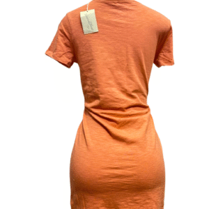 Vestido Naranja, Nuevo,Medidas 47cm de ancho y 91cm de largo, Marca UNIVERSAL THEAD, Talla XS
