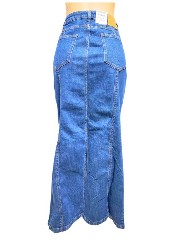 Falda Jeans Larga, Medidas 41cm de ancho y 102cm de largo, Marca COTTON:ON, Talla 10 - Imagen 2
