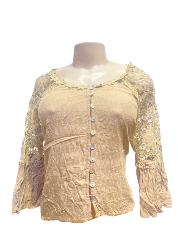 Blusa Café, Medidas 57cm de ancho y 57cm de largo, Marca AEOM, Talla S