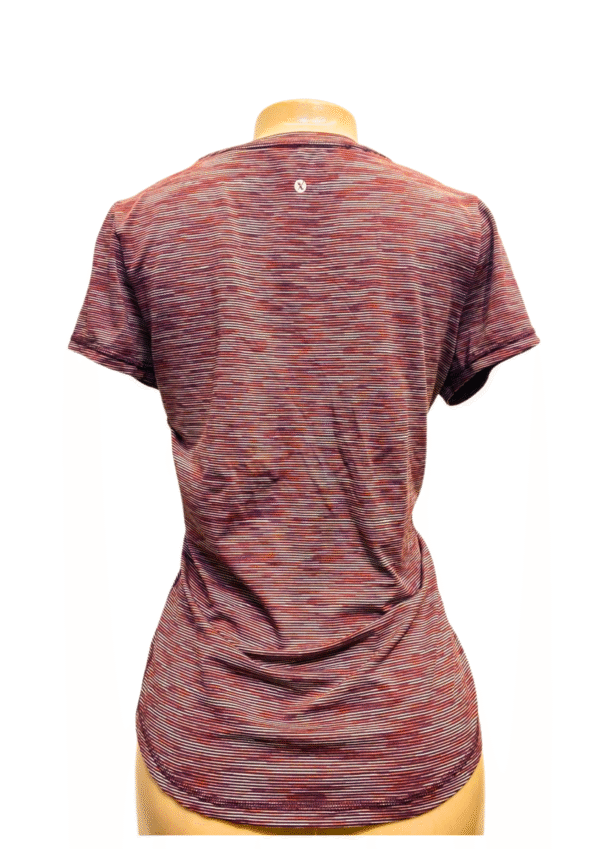 Blusa Deportiva Rayada Rosado con Blanco, Medidas 50cm de ancho y 61cm de largo, Marca XERSION, Talla M - Imagen 2