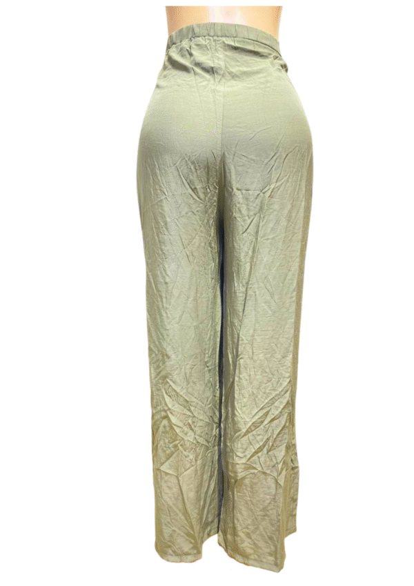 Pantalón Verde, Medidas 40cm de ancho y 106cm de largo, Marca SHEIN, Talla XL - Imagen 2
