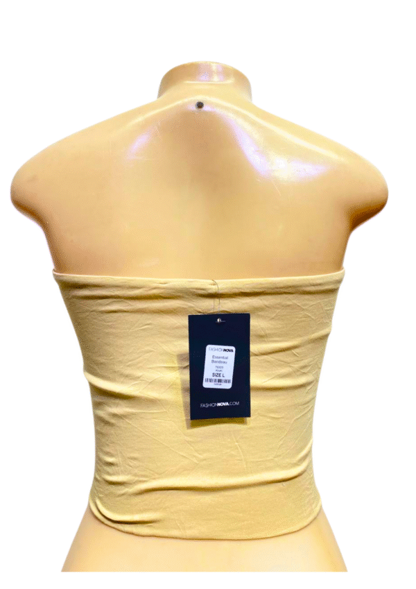 Blusa Top Beige, Nueva, Medidas 36cm de ancho y 27cm de largo, Marca FASHION NOVA, Talla L - Imagen 2