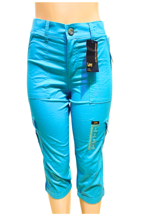 Pantalón Celeste Casual, Nueva, medidas 36cm de ancho y 76cm de largo, Marca LEE, Talla 2
