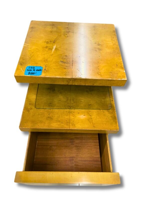 Mesa de noche, largo 51cm, de ancho 46cm y de alto 62cm