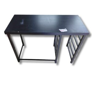 mesa de metal , Medidas 110cm de ancho, 50cm de profundo, 77 cm de alto