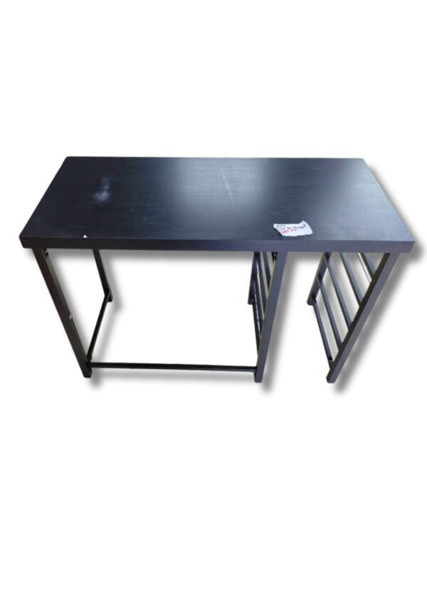 mesa de metal , Medidas 110cm de ancho, 50cm de profundo, 77 cm de alto