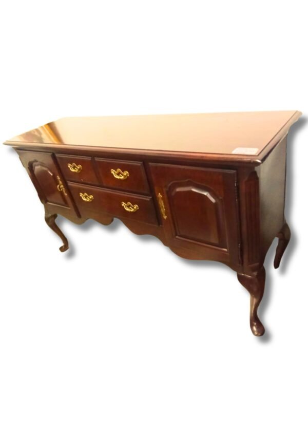Mesa de sala, largo 150cm, de ancho 150cm y de alto 88cm