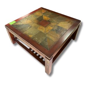 Mesa de centro grande de madera con una tapa de mosaico de baldosas de piedra, largo 96cm ,de ancho 96cm y de alto 45cm